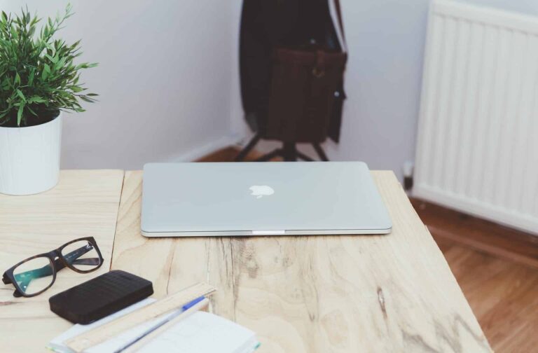 Les plateaux de bureaux sur mesure pour un espace de travail personnalisé